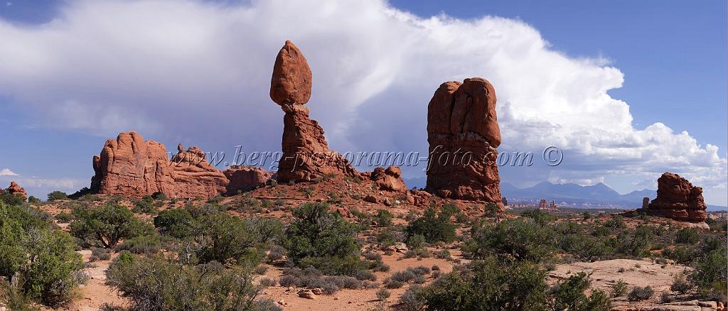 8027_03_10_2010_moab_arches_national_park_balanced_rock_utah_red_rock_formation_sand_desert_autum_fall_color_panoramic_landscape_photography_39_9232x3958.jpg