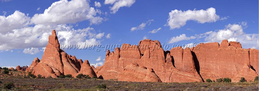 8128_04_10_2010_moab_arches_national_park_broken_arch_utah_red_rock_formation_sand_desert_autum_fall_color_panoramic_landscape_photography_83_11724x4125