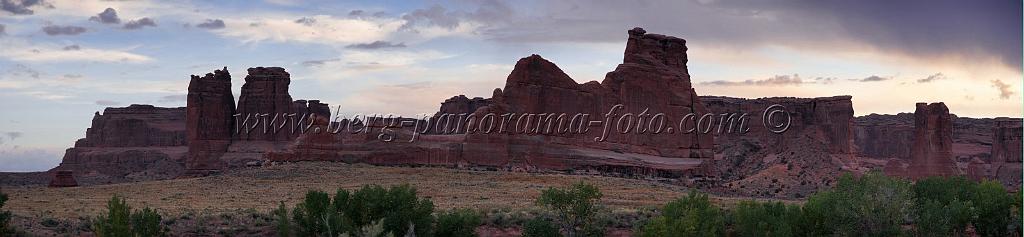 8038_03_10_2010_moab_arches_national_park_curthouse_wash_sunset_utah_red_rock_formation_sand_desert_autum_fall_color_panoramic_landscape_photography_97_17046x3949.jpg