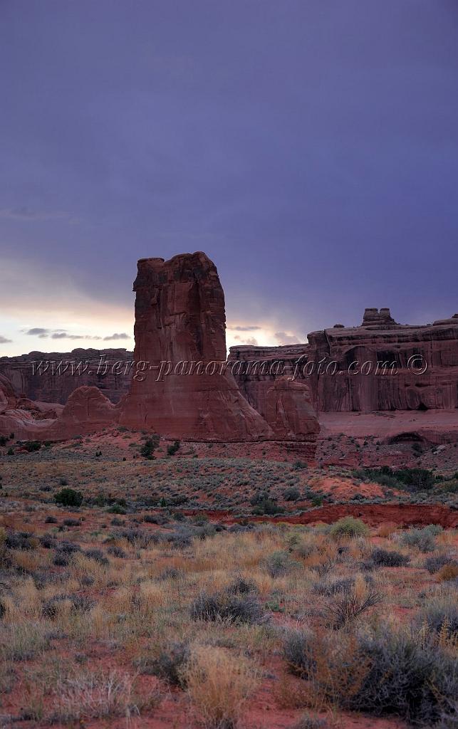 8039_03_10_2010_moab_arches_national_park_curthouse_wash_sunset_utah_red_rock_formation_sand_desert_autum_fall_color_panoramic_landscape_photography_98_4180x6653.jpg