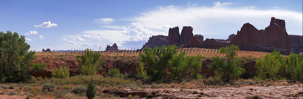 8041_03_10_2010_moab_arches_national_park_curthouse_wash_utah_red_rock_formation_sand_desert_autum_fall_color_panoramic_landscape_photography_31_12581x4150.jpg