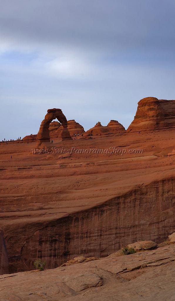 14061_10_10_2012_moab_arches_national_park_delicate_arch_red_rock_formation_sand_desert_autum_fall_color_panoramic_landscape_photography_98_6728x11560.jpg