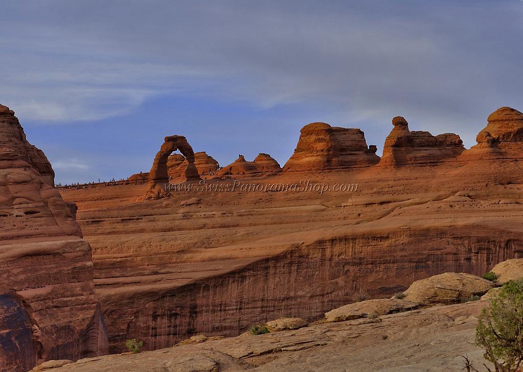 14063_10_10_2012_moab_arches_national_park_delicate_arch_red_rock_formation_sand_desert_autum_fall_color_panoramic_landscape_photography_100_11261x8001.jpg