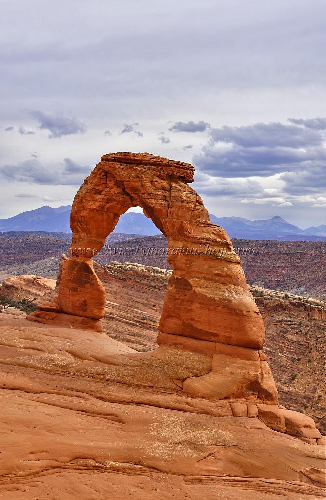 14107_11_10_2012_moab_arches_national_park_delicate_arch_trail_red_rock_formation_sand_desert_autum_fall_color_panoramic_landscape_photography_42_7282x11157.jpg