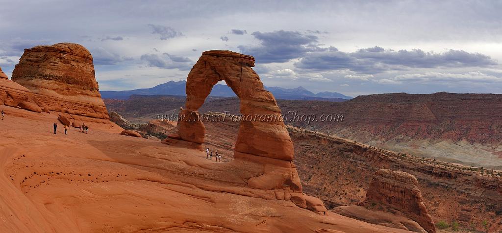 14109_11_10_2012_moab_arches_national_park_delicate_arch_trail_red_rock_formation_sand_desert_autum_fall_color_panoramic_landscape_photography_44_15718x7302.jpg
