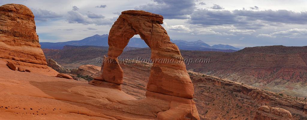 14111_11_10_2012_moab_arches_national_park_delicate_arch_trail_red_rock_formation_sand_desert_autum_fall_color_panoramic_landscape_photography_46_18187x7122.jpg