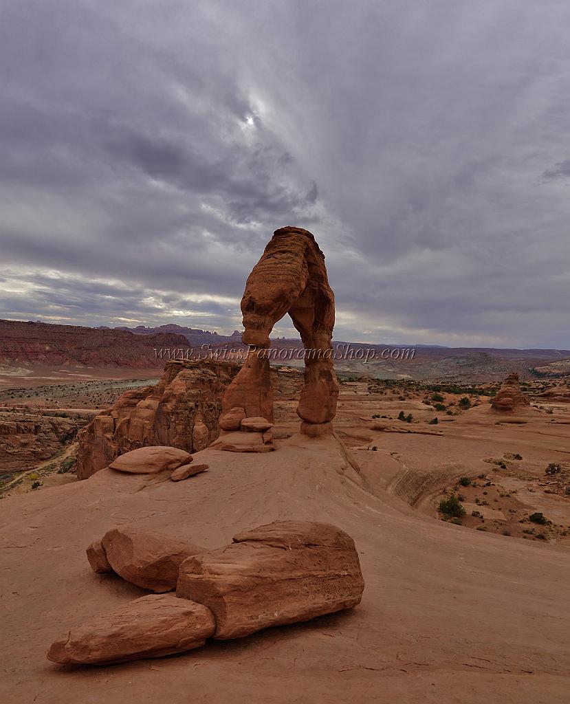 14131_11_10_2012_moab_arches_national_park_delicate_arch_trail_red_rock_formation_sand_desert_autum_fall_color_panoramic_landscape_photography_68_6916x8547.jpg