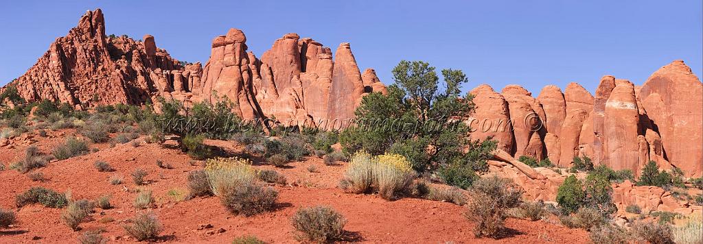 8046_03_10_2010_moab_arches_national_park_fiery_furnace_sand_dune_arch_utah_red_rock_formation_sand_desert_autum_fall_color_panoramic_landscape_photography_55_12191x4250.jpg