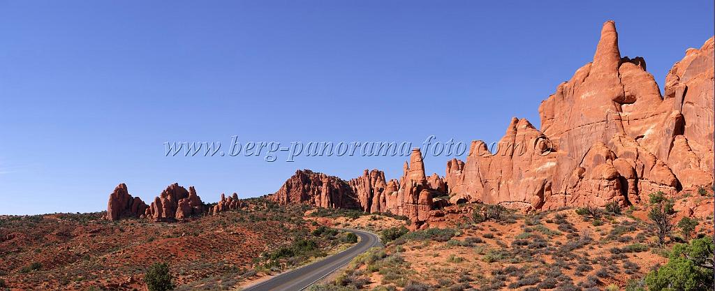 8051_03_10_2010_moab_arches_national_park_fiery_furnace_surprise_arch_utah_red_rock_formation_sand_desert_autum_fall_color_panoramic_landscape_photography_51_10422x4241.jpg