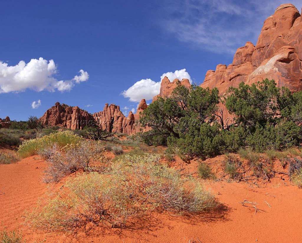 8143_04_10_2010_moab_arches_national_park_fiery_furnace_sand_dune_arch_utah_red_rock_formation_sand_desert_autum_fall_color_panoramic_landscape_photography_66_6430x5163.jpg