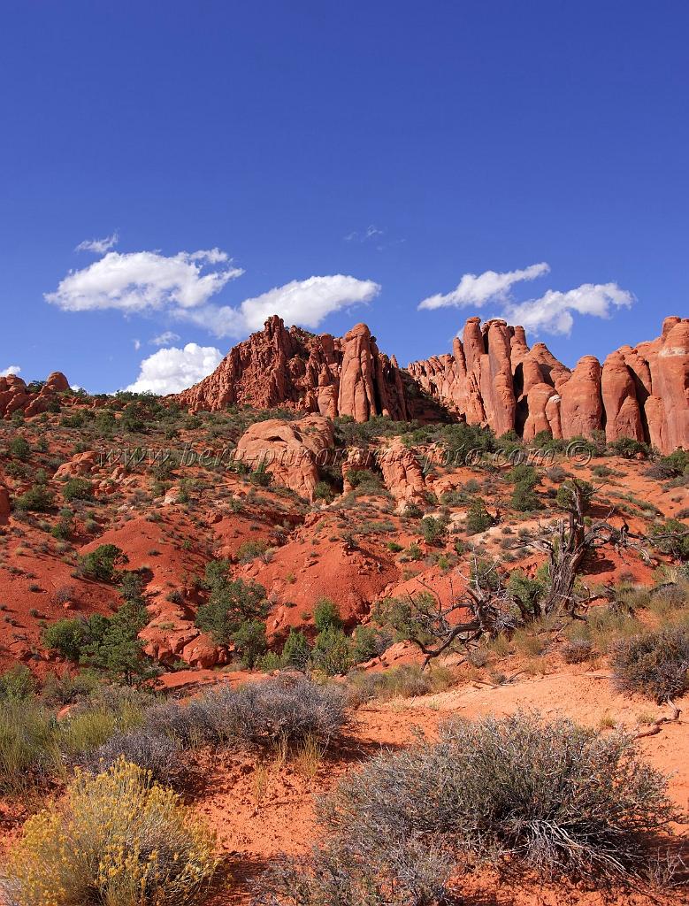 8149_04_10_2010_moab_arches_national_park_fiery_furnace_sand_dune_arch_utah_red_rock_formation_sand_desert_autum_fall_color_panoramic_landscape_photography_72_4239x5570.jpg