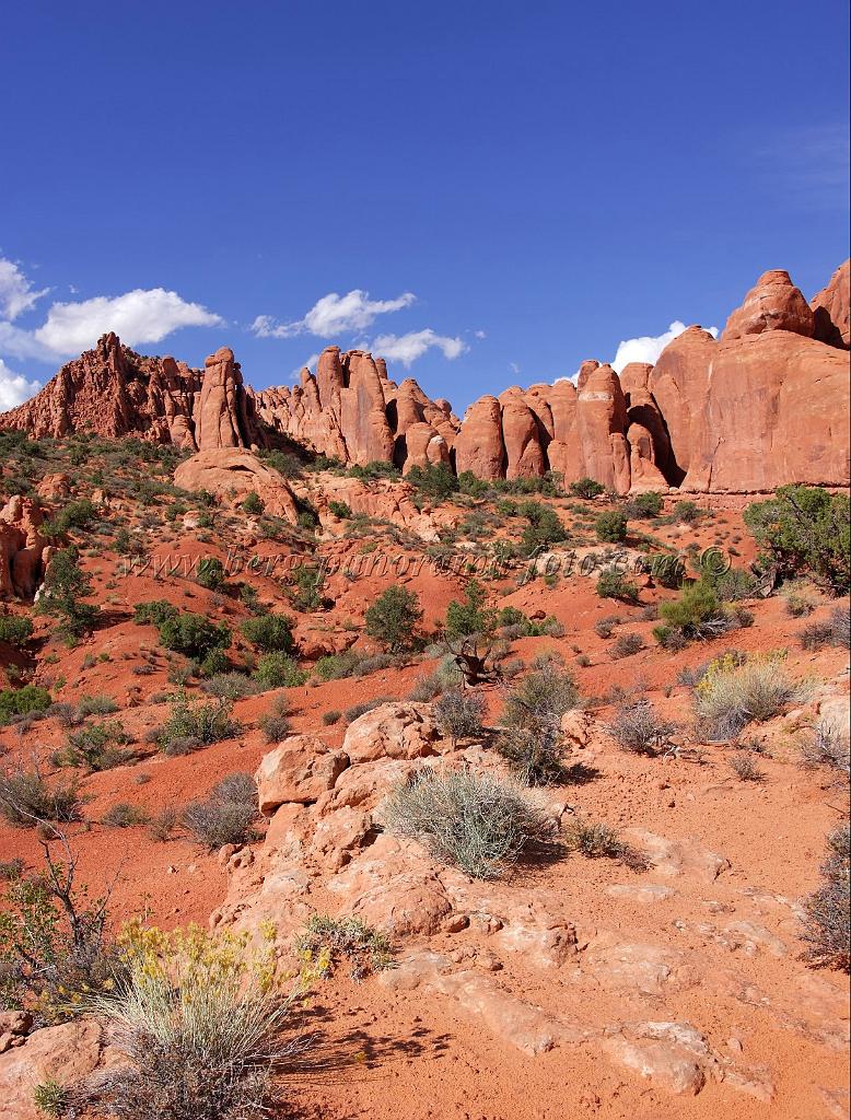 8150_04_10_2010_moab_arches_national_park_fiery_furnace_sand_dune_arch_utah_red_rock_formation_sand_desert_autum_fall_color_panoramic_landscape_photography_73_4373x5750.jpg
