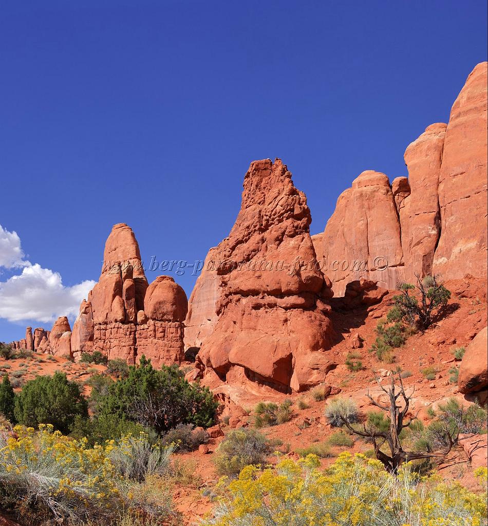 8155_04_10_2010_moab_arches_national_park_fiery_furnace_sand_dune_arch_utah_red_rock_formation_sand_desert_autum_fall_color_panoramic_landscape_photography_78_5762x6211.jpg