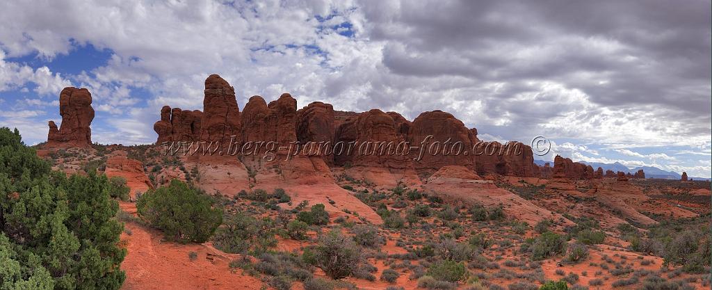 8159_04_10_2010_moab_arches_national_park_garden_of_eden_utah_red_rock_formation_sand_desert_autum_fall_color_panoramic_landscape_photography_11_12051x4917.jpg