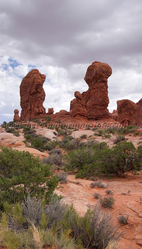 8161_04_10_2010_moab_arches_national_park_garden_of_eden_utah_red_rock_formation_sand_desert_autum_fall_color_panoramic_landscape_photography_13_4290x7494.jpg