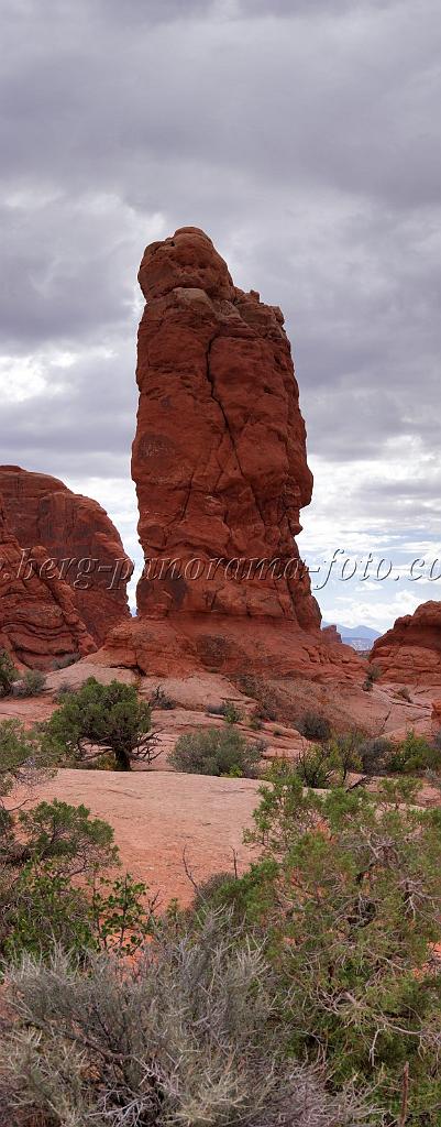 8162_04_10_2010_moab_arches_national_park_garden_of_eden_utah_red_rock_formation_sand_desert_autum_fall_color_panoramic_landscape_photography_14_4133x10555.jpg
