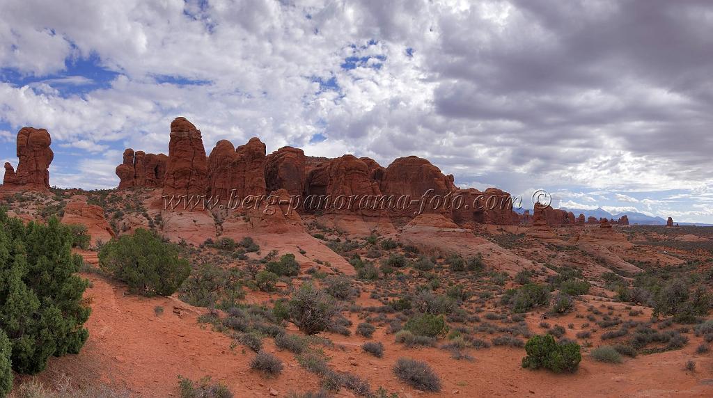 8176_04_10_2010_moab_arches_national_park_ham_rock_utah_red_rock_formation_sand_desert_autum_fall_color_panoramic_landscape_photography_10_7531x4206.jpg