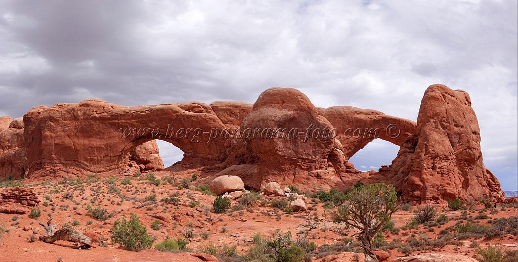 8178_04_10_2010_moab_arches_national_park_north_south_window_utah_red_rock_formation_sand_desert_autum_fall_color_panoramic_landscape_photography_24_9043x4576.jpg