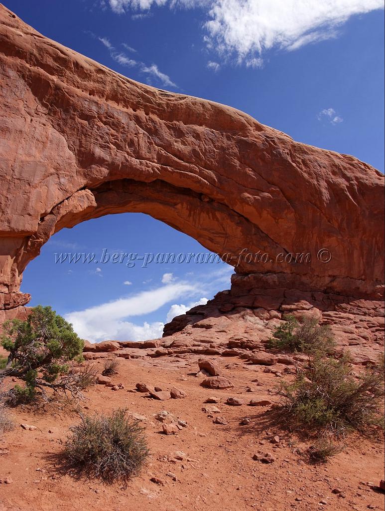 8183_04_10_2010_moab_arches_national_park_north_south_window_utah_red_rock_formation_sand_desert_autum_fall_color_panoramic_landscape_photography_42_4726x6259.jpg