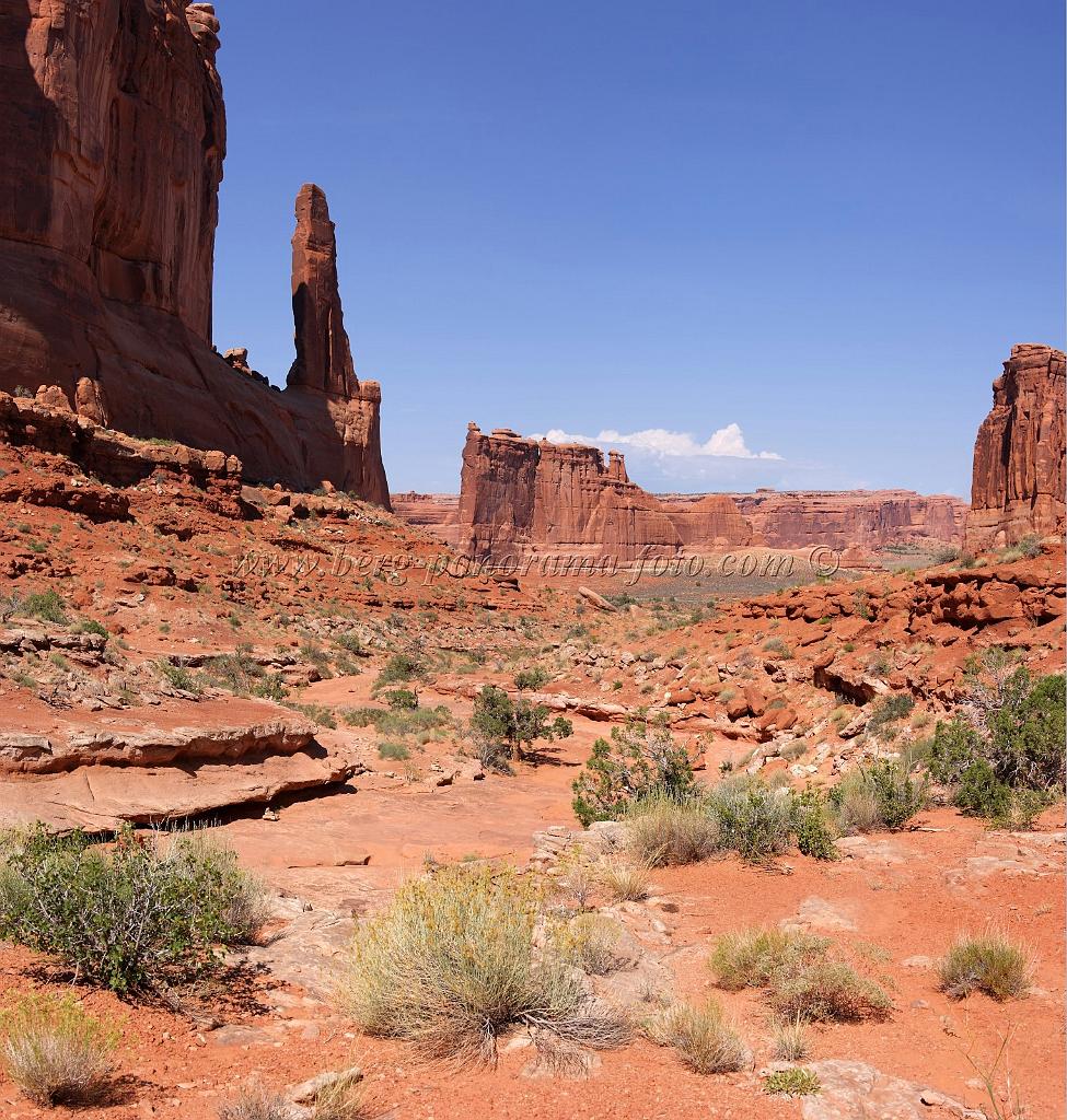 8070_03_10_2010_moab_arches_national_park_park_avenue_utah_red_rock_formation_sand_desert_autum_fall_color_panoramic_landscape_photography_13_6504x6826.jpg