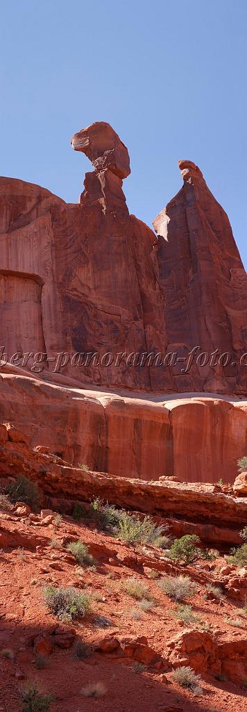8078_03_10_2010_moab_arches_national_park_park_avenue_utah_red_rock_formation_sand_desert_autum_fall_color_panoramic_landscape_photography_21_4146x11894.jpg