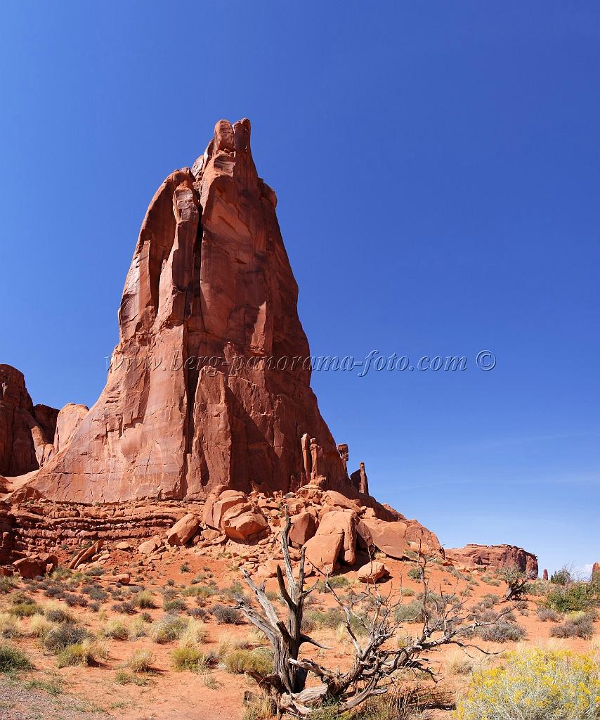 8120_03_10_2010_moab_arches_national_park_utah_red_rock_formation_sand_desert_autum_fall_color_panoramic_landscape_photography_4_6088x7293.jpg