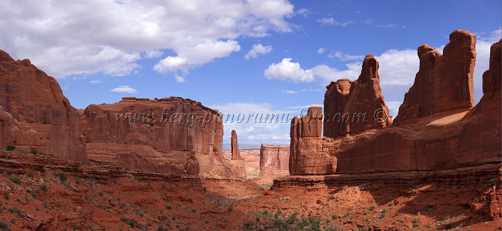 8191_04_10_2010_moab_arches_national_park_park_avenue_utah_red_rock_formation_sand_desert_autum_fall_color_panoramic_landscape_photography_2_9160x4223.jpg