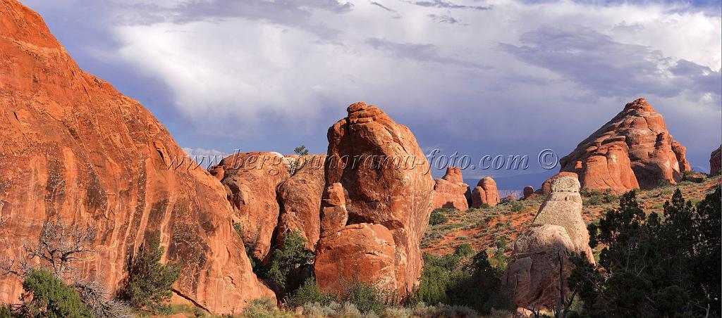 8089_03_10_2010_moab_arches_national_park_partition_arch_utah_red_rock_formation_sand_desert_autum_fall_color_panoramic_landscape_photography_73_8982x3973.jpg