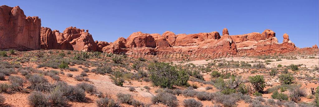 8097_03_10_2010_moab_arches_national_park_petrified_dunes_utah_red_rock_formation_sand_desert_autum_fall_color_panoramic_landscape_photography_32_12571x4243.jpg