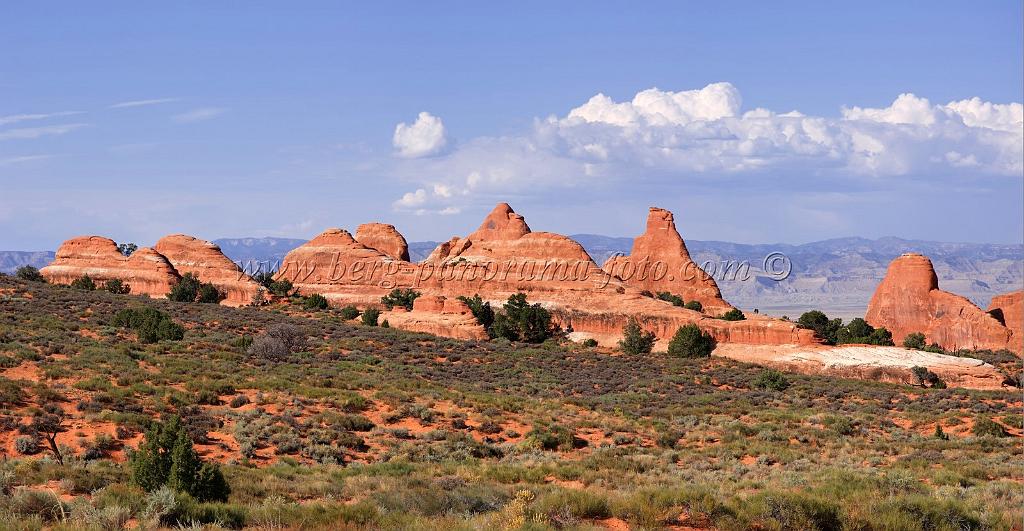 8102_03_10_2010_moab_arches_national_park_pine_tree_arch_utah_red_rock_formation_sand_desert_autum_fall_color_panoramic_landscape_photography_64_8719x4528.jpg