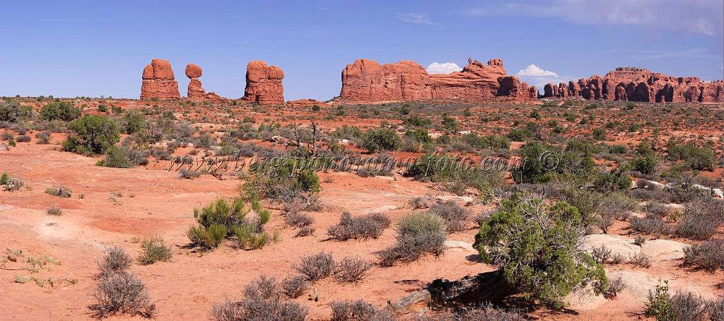 8105_03_10_2010_moab_arches_national_park_rock_pinnacles_utah_red_rock_formation_sand_desert_autum_fall_color_panoramic_landscape_photography_34_9233x4100.jpg