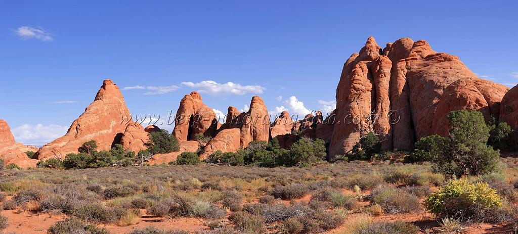 8204_04_10_2010_moab_arches_national_park_skyline_arch_utah_red_rock_formation_sand_desert_autum_fall_color_panoramic_landscape_photography_96_9140x4135.jpg
