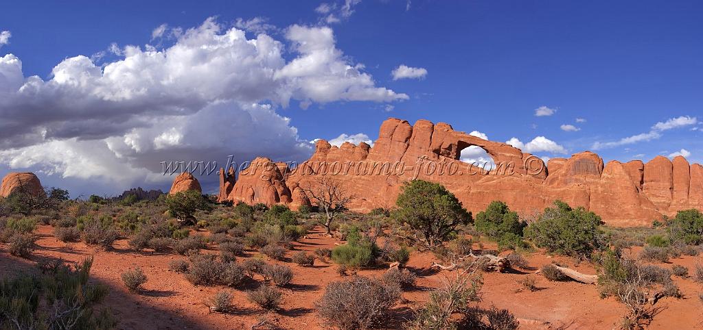 8208_04_10_2010_moab_arches_national_park_skyline_arch_utah_red_rock_formation_sand_desert_autum_fall_color_panoramic_landscape_photography_101_8645x4072.jpg