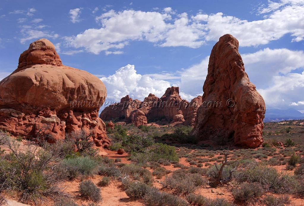 8211_04_10_2010_moab_arches_national_park_south_arch_utah_red_rock_formation_sand_desert_autum_fall_color_panoramic_landscape_photography_31_6531x4432.jpg
