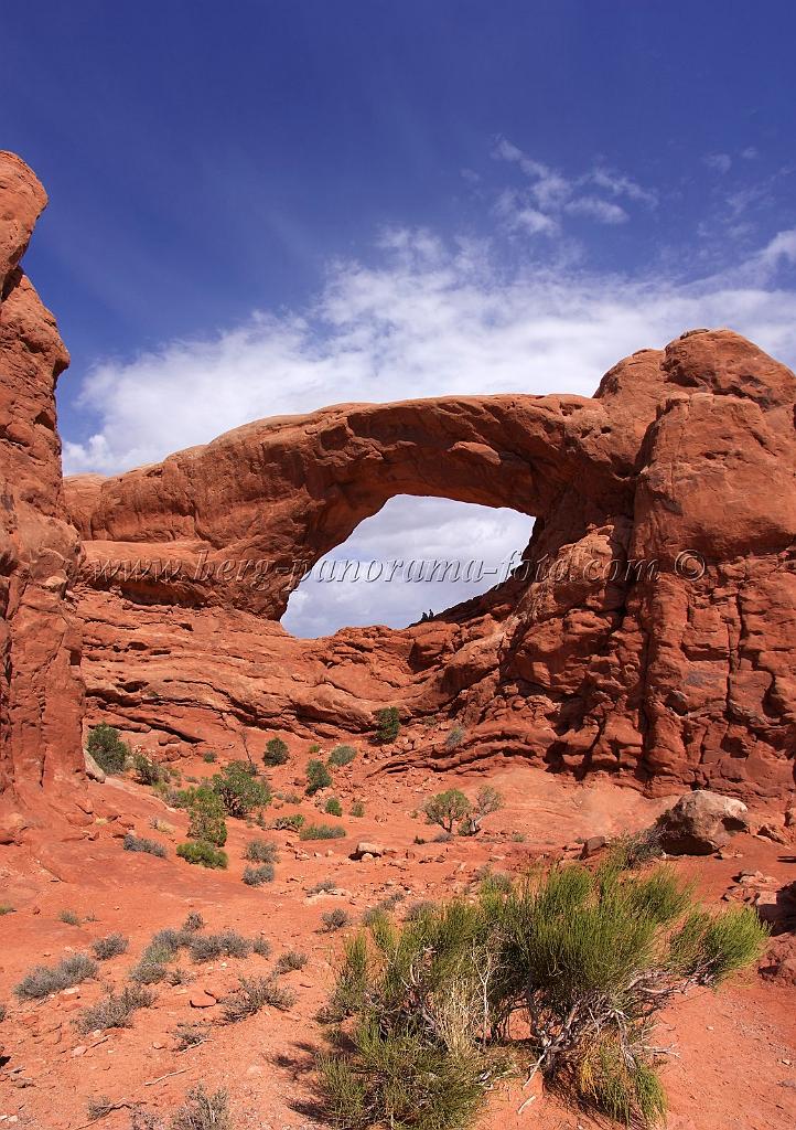 8213_04_10_2010_moab_arches_national_park_south_arch_utah_red_rock_formation_sand_desert_autum_fall_color_panoramic_landscape_photography_33_4396x6230.jpg