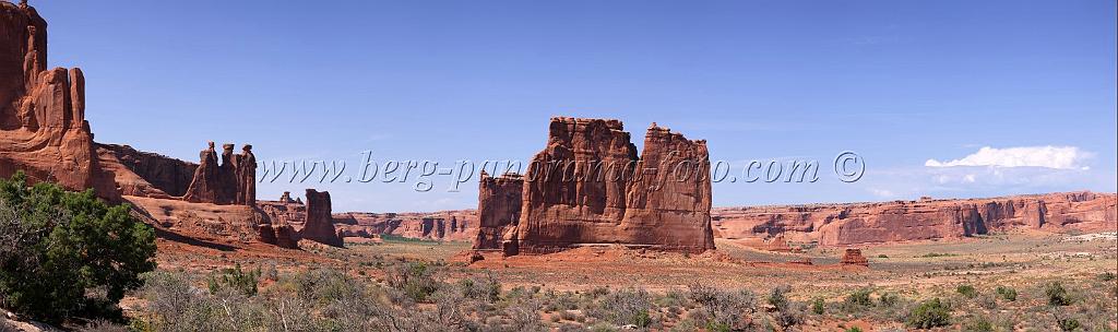 8112_03_10_2010_moab_arches_national_park_three_gossips_utah_red_rock_formation_sand_desert_autum_fall_color_panoramic_landscape_photography_24_13338x3963.jpg