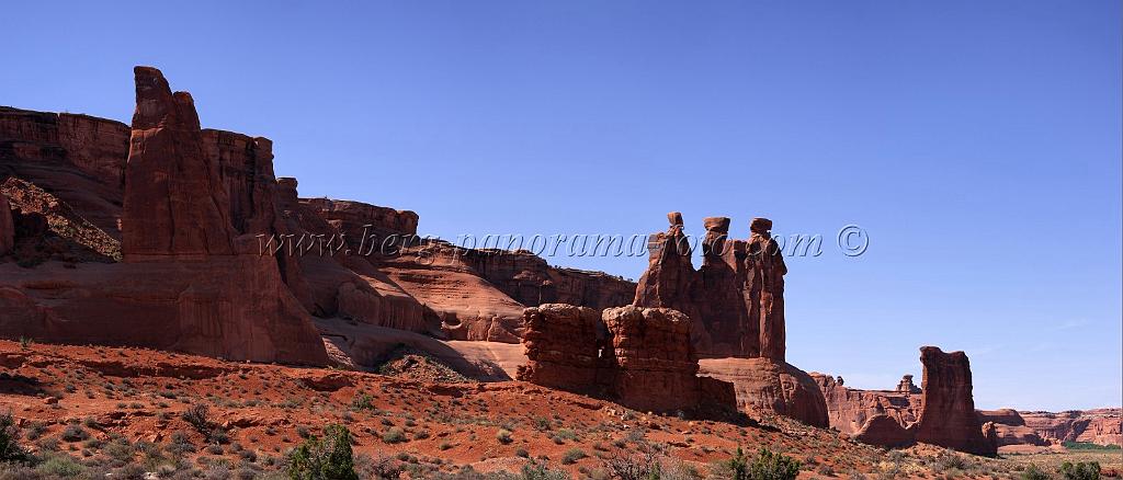 8114_03_10_2010_moab_arches_national_park_three_gossips_utah_red_rock_formation_sand_desert_autum_fall_color_panoramic_landscape_photography_27_9599x4115.jpg