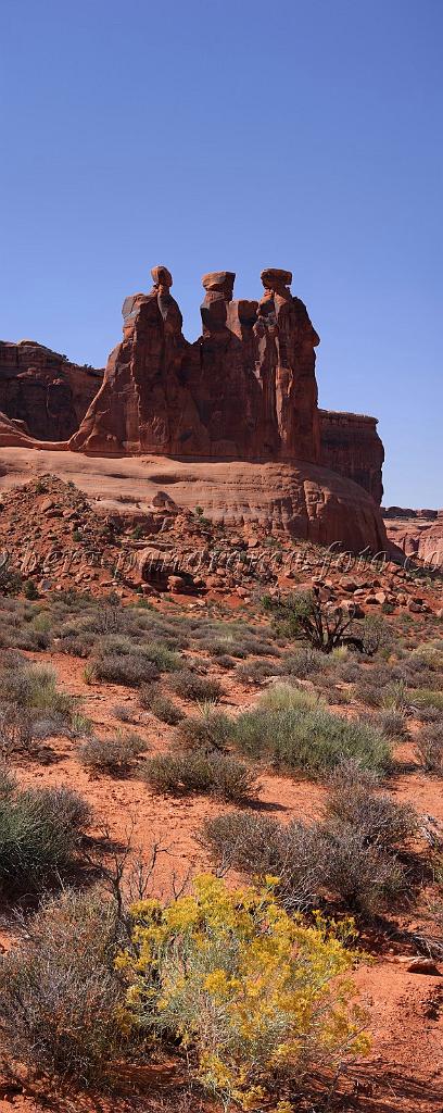 8116_03_10_2010_moab_arches_national_park_three_gossips_utah_red_rock_formation_sand_desert_autum_fall_color_panoramic_landscape_photography_29_4101x10298