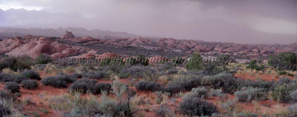 8220_04_10_2010_moab_arches_national_park_thunderstorm_lightning_utah_red_rock_formation_sand_desert_autum_fall_color_panoramic_landscape_photography_110_10444x4134.jpg