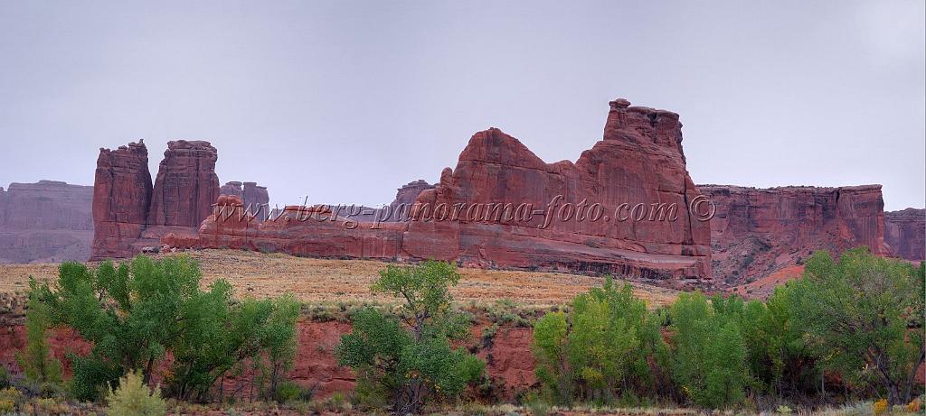 8223_04_10_2010_moab_arches_national_park_thunderstorm_lightning_utah_red_rock_formation_sand_desert_autum_fall_color_panoramic_landscape_photography_113_8663x3905.jpg