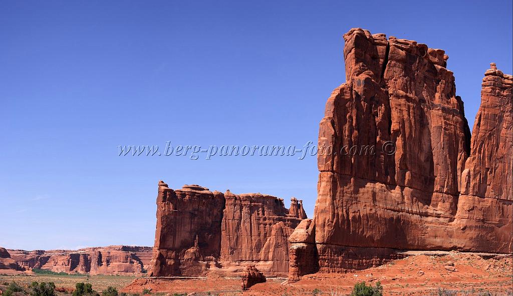 8117_03_10_2010_moab_arches_national_park_tower_of_babel_utah_red_rock_formation_sand_desert_autum_fall_color_panoramic_landscape_photography_26_7341x4240.jpg