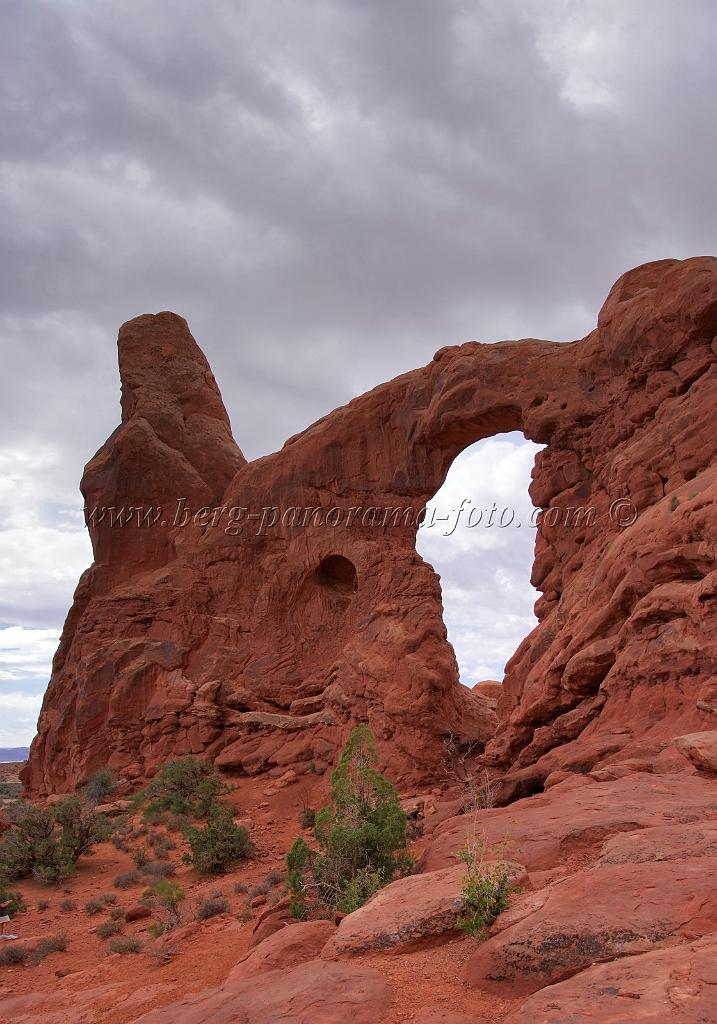 8228_04_10_2010_moab_arches_national_park_turret_arch_utah_red_rock_formation_sand_desert_autum_fall_color_panoramic_landscape_photography_19_4222x6029.jpg