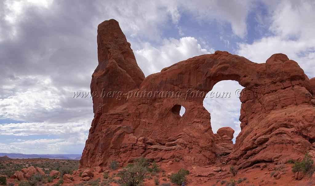 8229_04_10_2010_moab_arches_national_park_turret_arch_utah_red_rock_formation_sand_desert_autum_fall_color_panoramic_landscape_photography_20_7464x4415.jpg