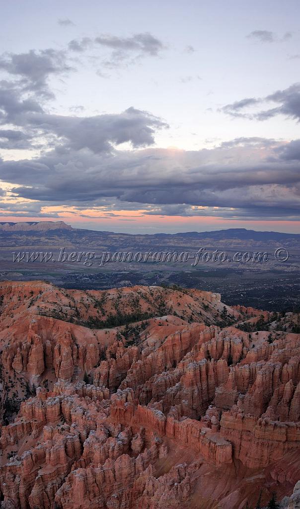 8861_11_10_2010_bryce_canyon_national_park_utah_bryce_point_sunset_panoramic_landscape_outlook_viewpoint_photography_panorama_landschaft_136_4249x7201.jpg