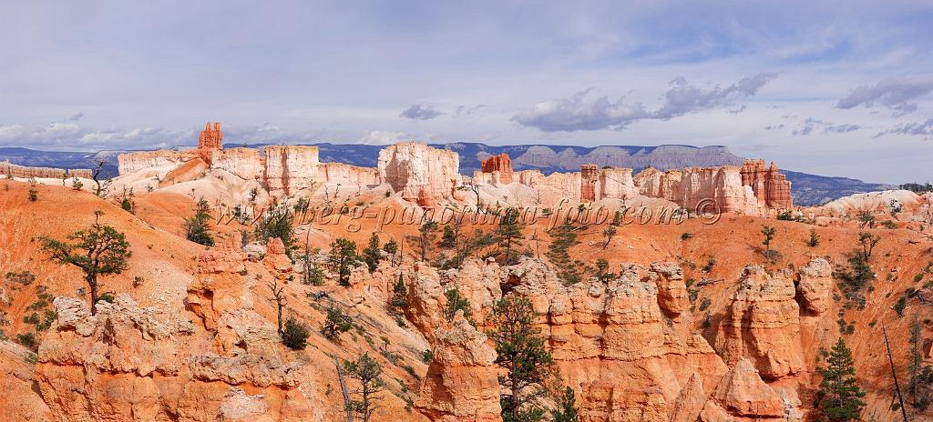 8734_09_10_2010_bryce_canyon_national_park_utah_sunset_point_navajo_loop_trail_red_rock_scenic_outlook_sky_cloud_panoramic_landscape_photography_panorama_landschaft_74_9153x4148.jpg