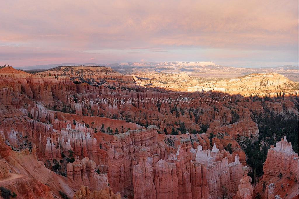 8767_09_10_2010_bryce_canyon_national_park_utah_sunset_point_rim_trail_red_rock_scenic_outlook_sky_cloud_panoramic_landscape_photography_panorama_landschaft_130_8538x5685.jpg