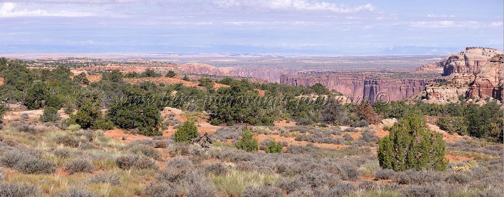 8268_05_10_2010_moab_canyonlands_national_park_islands_in_the_sky_utah_canyon_grand_viewpoint_red_rock_formation_panoramic_landscape_photography_19_10489x4116.jpg