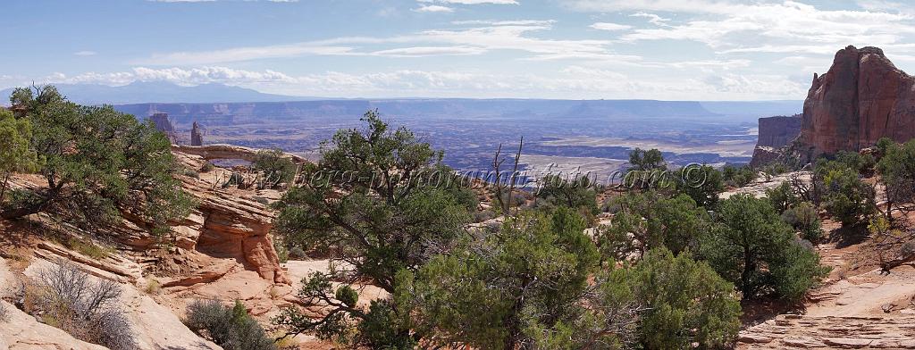8289_05_10_2010_moab_canyonlands_national_park_mesa_arch_islands_in_the_sky_utah_canyon_grand_viewpoint_red_rock_formation_panoramic_landscape_photography_39_10686x4093.jpg