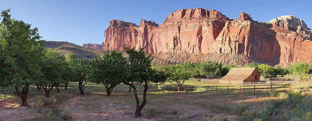 9019_12_10_2010_fruita_capitol_reef_national_park_utah_landscape_barn_farm_ranch_color_outlook_viewpoint_panoramic_photography_panorama_landscape_landschaft_69_10581x4117.jpg