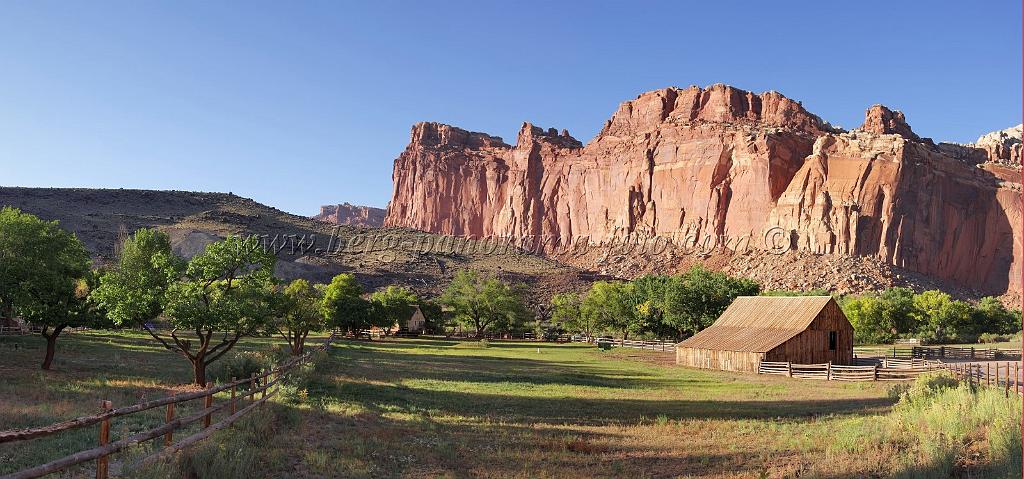 9022_12_10_2010_fruita_capitol_reef_national_park_utah_landscape_barn_farm_ranch_color_outlook_viewpoint_panoramic_photography_panorama_landscape_landschaft_72_8881x4153.jpg